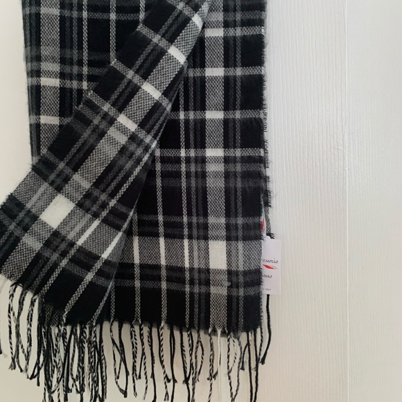 Italian made Scarf - Picture 4 of 6